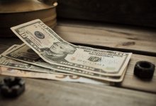 Доллар вырос после выходных на торгах в Казахстане