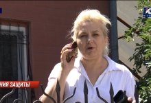 Жена алматинского стрелка угрожает самосожжением судоисполнителям