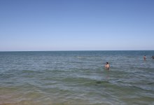 Пятерых человек спасли на побережье Каспийского моря