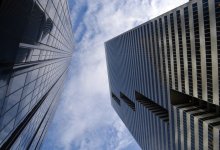 Трехлетняя девочка выпала с высоты 17-го этажа в Астане