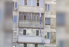Спуститься с четвертого этажа по связанным простыням попыталась пенсионерка в Рудном