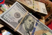 Доллар снова подешевел на торгах в Казахстане