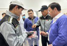 Мажилисмен от AMANAT обсудил проблемы мясной отрасли с коллективом предприятия в Жанаозене