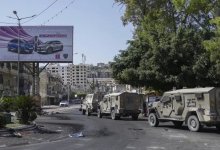 Водитель наехал на пешеходов и пытался ранить их ножом в Тель-Авиве