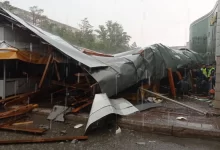 Кровля ТД рухнула в Павлодаре: под завалами могут быть люди