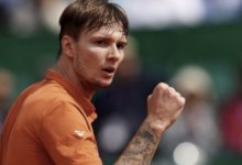 Александр Бублик впервые вышел в четвертый круг Уимблдона