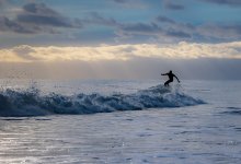 Серферов унесло течением от берега на Каспийском море