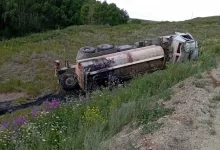 Грузовик с 23 тоннами серной кислоты опрокинулся в ВКО