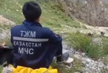 Поиски туриста, сорвавшегося с горы в Туркестанской области, продолжаются