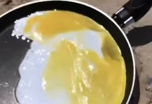 50-градусная жара: житель Атырау пожарил яичницу на раскаленной земле (ВИДЕО)