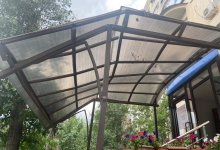 Тревогу не восприняли всерьез: тополь обрушился на медцентр в Алматы