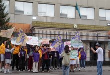 Двух активистов "Жаңа Адамдар" избили и ограбили в Астане