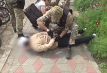 Сбили полицейского, шантажировали: у жительницы Аксу выманили более 22 млн