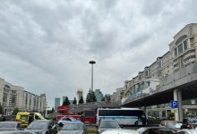 Женщина грозилась спрыгнуть с моста и требовала освободить ее сына в Астане