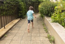 Арматура пробила ступню ребенку в СКО