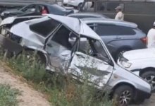 Легковушка въехала в большегруз в Семее