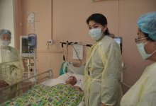 Отравление в Карагандинской области: Ажар Гиният посетила пострадавших детей