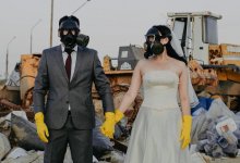 Свадебную фотосессию на мусорном полигоне устроили братья в Мангистау