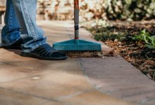 Жители ЖК обвинили дворника в домогательстве детей в Астане