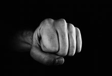 Пьяный дебошир напал на пенсионерку и беременную женщину в Петропавловске