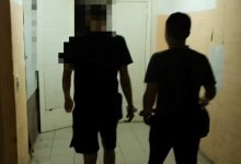 Очередного курьера мошенников задержали в Уральске (ВИДЕО)