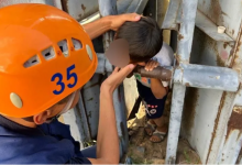 Мальчик застрял в металлическом заборе в ЗКО