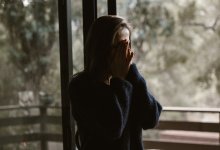 Мужчина истязал девятилетнюю дочь во время интернет-трансляции в России