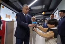 Школьник из Алматы сделал подарок Токаеву (ВИДЕО)