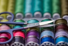 Казахстанка без рук научилась шить ногами и открыла свой бизнес