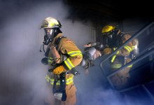 Более 20 человек эвакуировали из горящей пятиэтажки в Петропавловске (ВИДЕО)