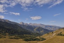 Две девушки заблудились в горах Алматы