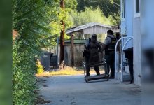 Мужчина несколько месяцев жил под домом незнакомки (ВИДЕО)