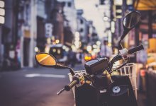 Беременная девушка на скутере попала в ДТП в Шымкенте (ВИДЕО)