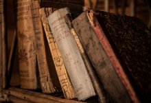 Более 80 религиозных книг изъяли у женщины на вокзале Атырау