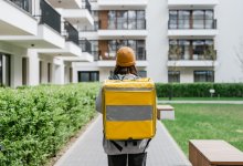 33% казахстанцев с высшим образованием работают таксистами и доставляют еду