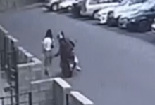 Нахальный подкат: курьер домогался девушки в Алматы (ВИДЕО)