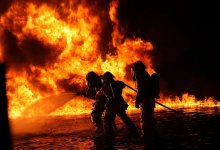 Около 20 тонн одежды сгорели на трассе в ЗКО