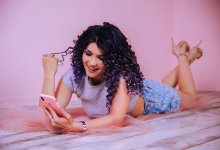 Астанчанки отправляли интимные фото псевдоблогеру из России