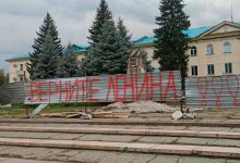 "Верните Ленина!": надпись появилась на заборе, где стоял памятник в ВКО