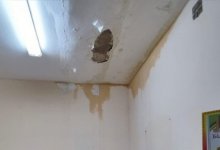 Вода капает даже из люстры: детский сад затопило в Караганде