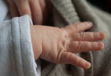 Семимесячного мальчика ударило током от теплого пола