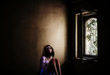 Из окна многоэтажки в Павлодаре выпала девочка-подросток