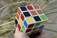 Самую большую в мире мозаику из кубиков Рубика установили в Алматы (ВИДЕО)