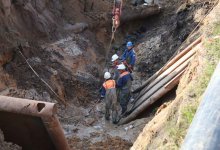 Больше 10 дней устраняют крупную аварию на канализационном коллекторе в Костанае