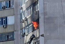 Более 50 человек покинули свои квартиры при пожаре в ЖК в Актау (ВИДЕО)