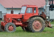 Трактор столкнулся с легковым авто на трассе в Павлодарской области