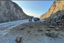 Часть горы обвалилась на трассу в ВКО