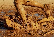 "Непроходимая грязь": пятый год делают водопровод в одном из районов Усть-Каменогорска