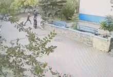 Мужчину избили и обокрали среди бела дня в Алматы (ВИДЕО)