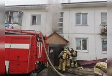 Очевидцы спасли из пожара женщину с ребенком в Усть-Каменогорске